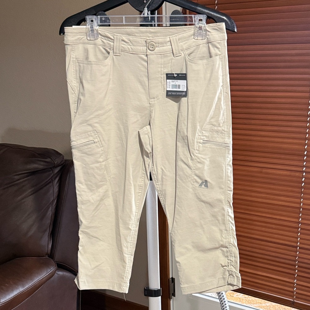 NWT Eddie Bauer Light Khaki Guide Capri Pants Size 4